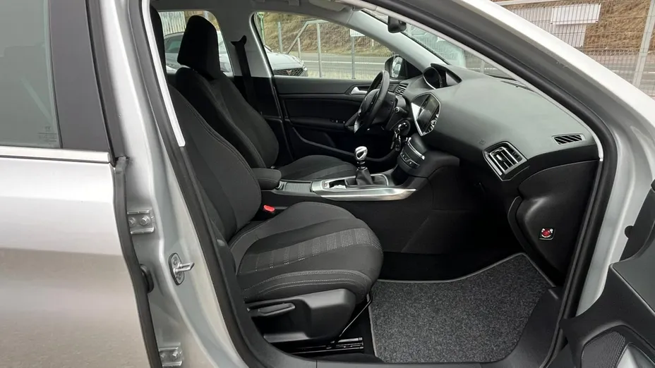 PEUGEOT 308 -