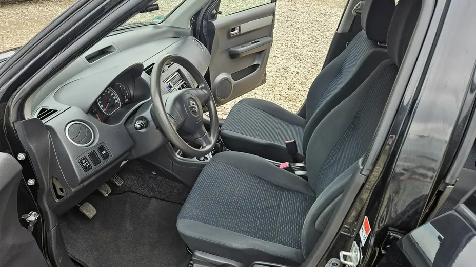SUZUKI Swift -