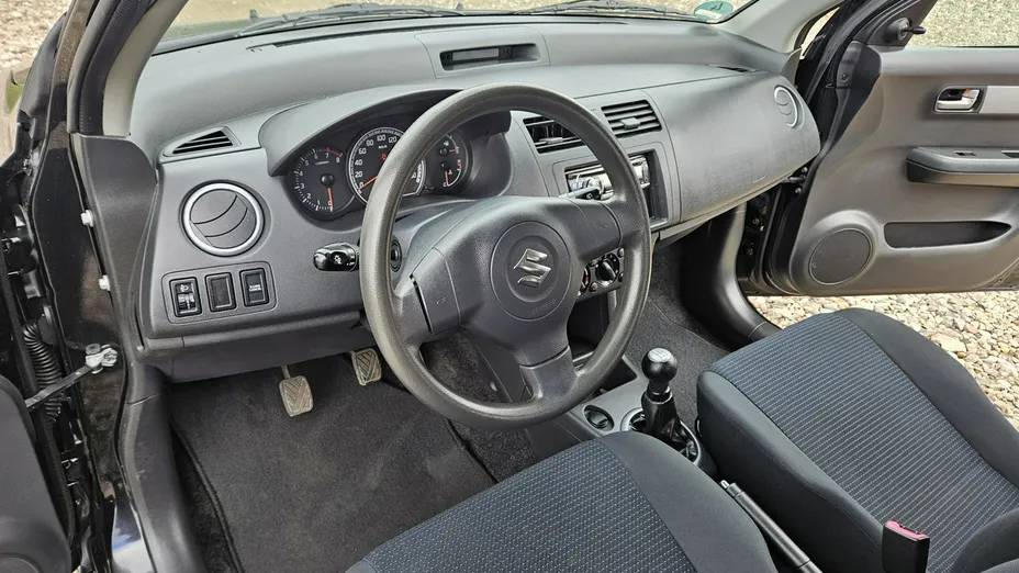 SUZUKI Swift -
