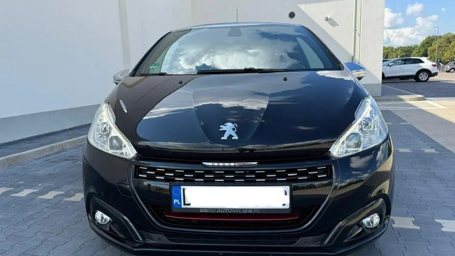 PEUGEOT 208 -