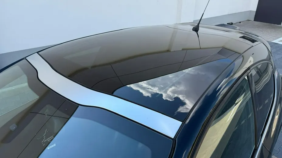 PEUGEOT 208 -