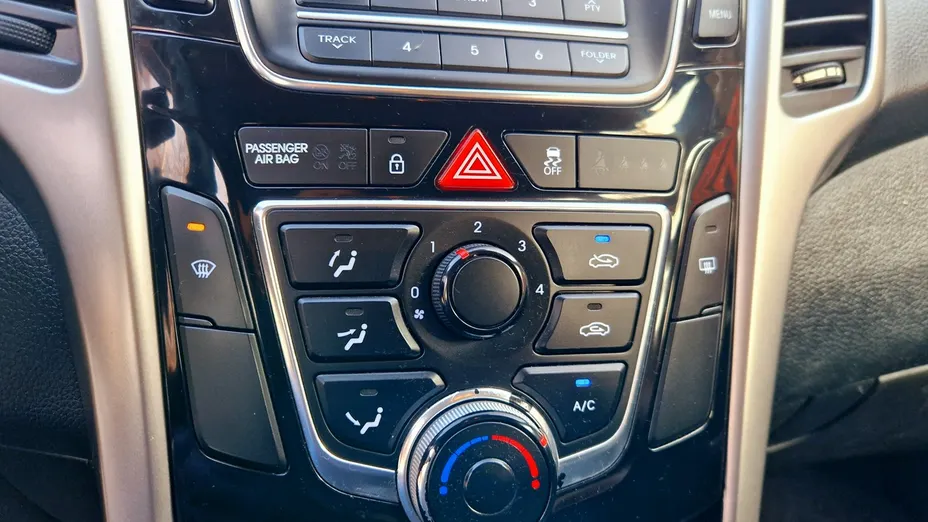 HYUNDAI i30 -