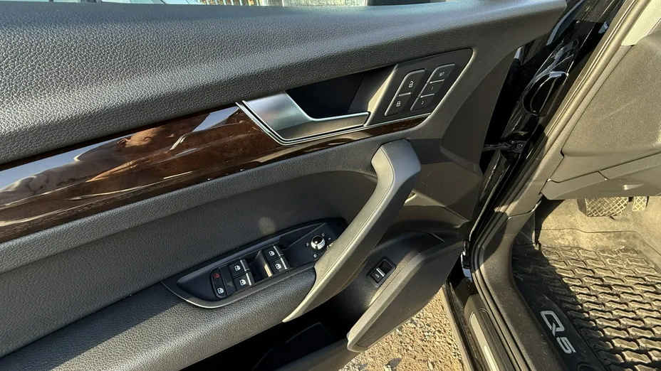 AUDI Q5 -