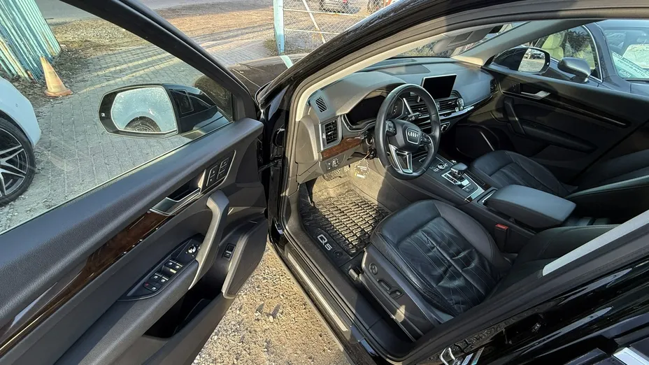 AUDI Q5 -
