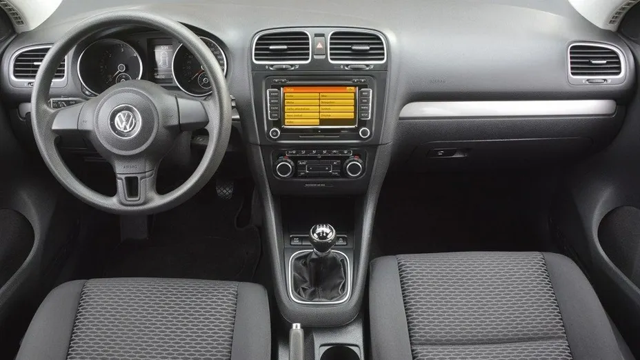 VOLKSWAGEN Golf -