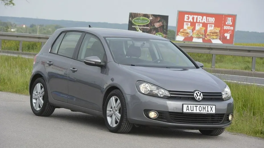 VOLKSWAGEN Golf -