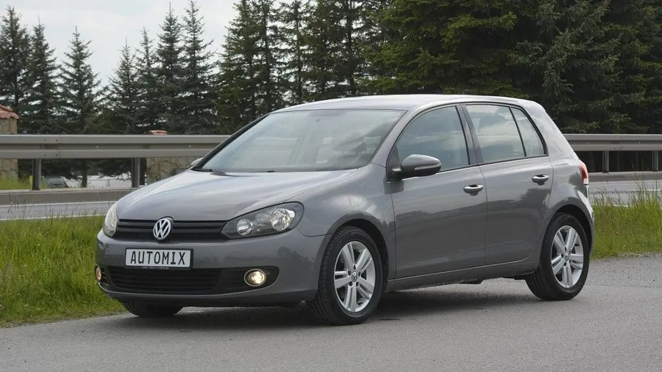 VOLKSWAGEN Golf -