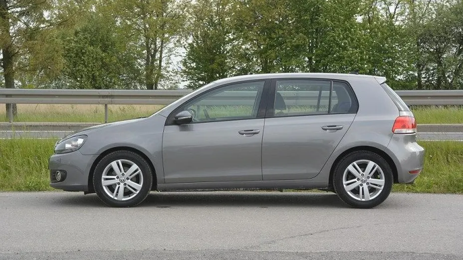 VOLKSWAGEN Golf -