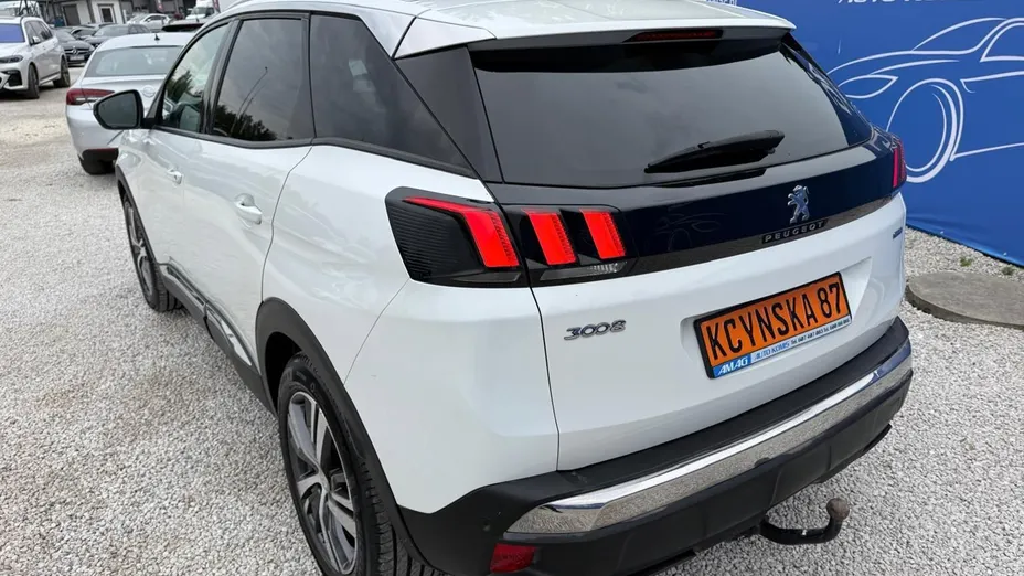 PEUGEOT 3008 -