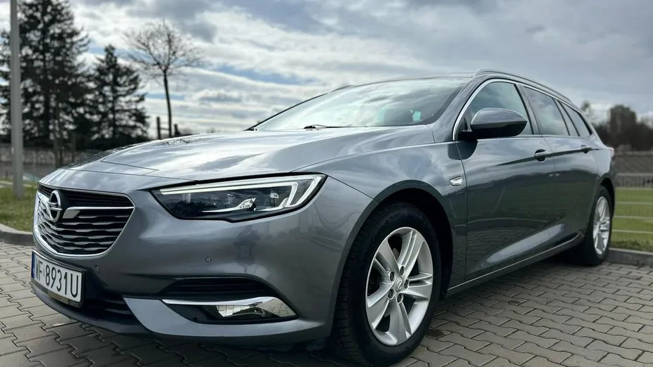 OPEL Insignia -