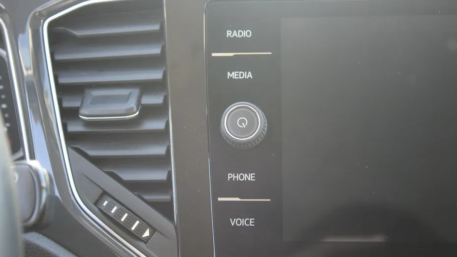 VOLKSWAGEN T-ROC -