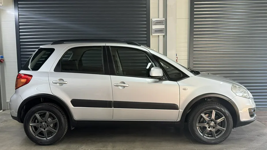 SUZUKI SX4 -