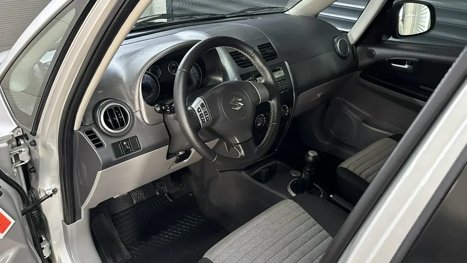 SUZUKI SX4 -