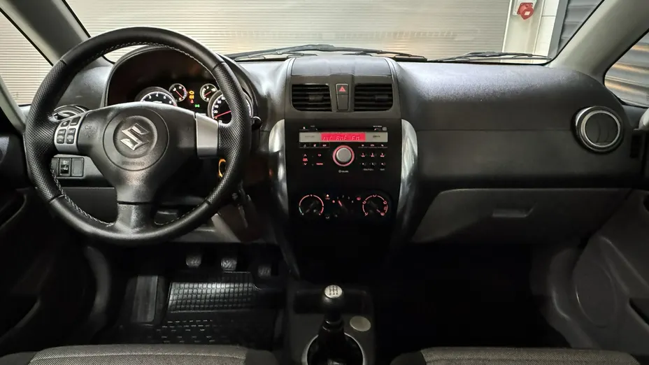 SUZUKI SX4 -