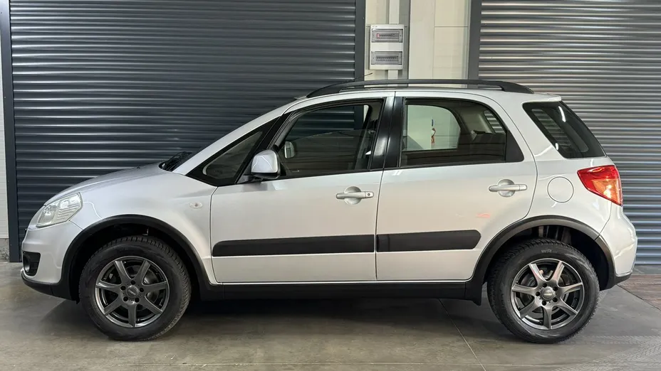 SUZUKI SX4 -