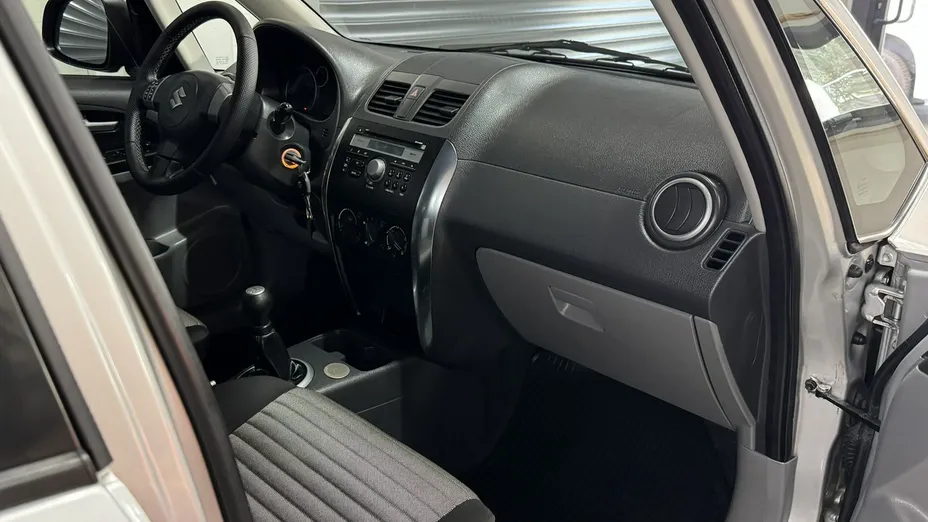SUZUKI SX4 -