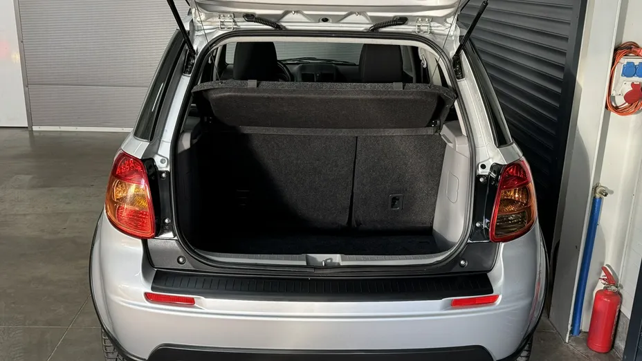 SUZUKI SX4 -