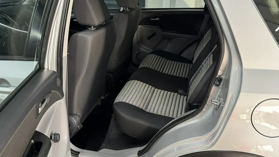 SUZUKI SX4 -
