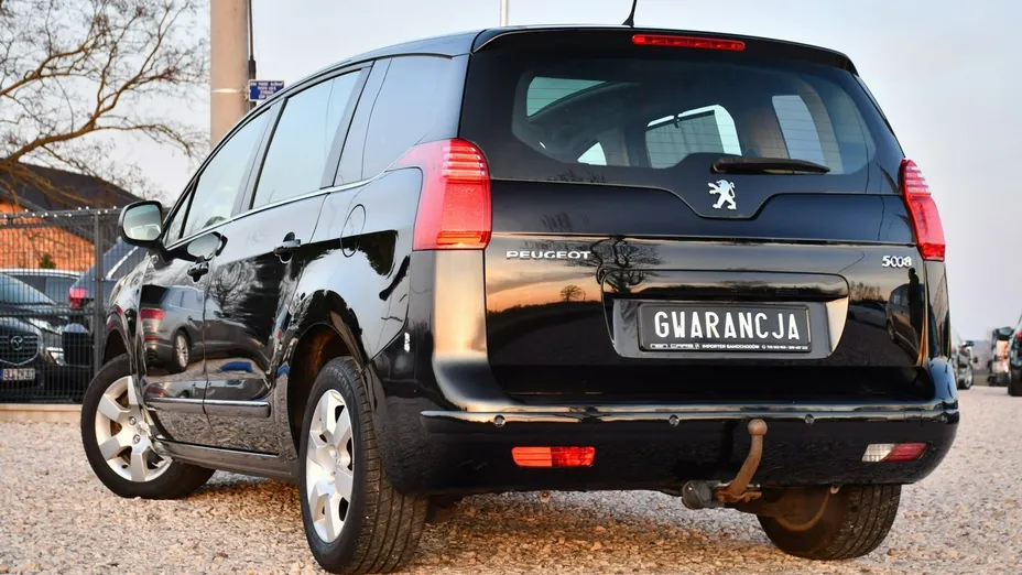 PEUGEOT 5008 -