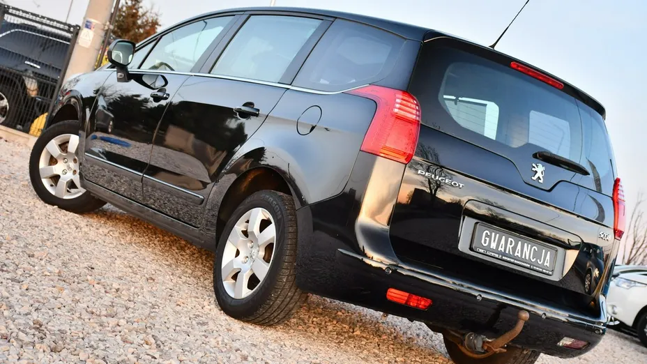 PEUGEOT 5008 -