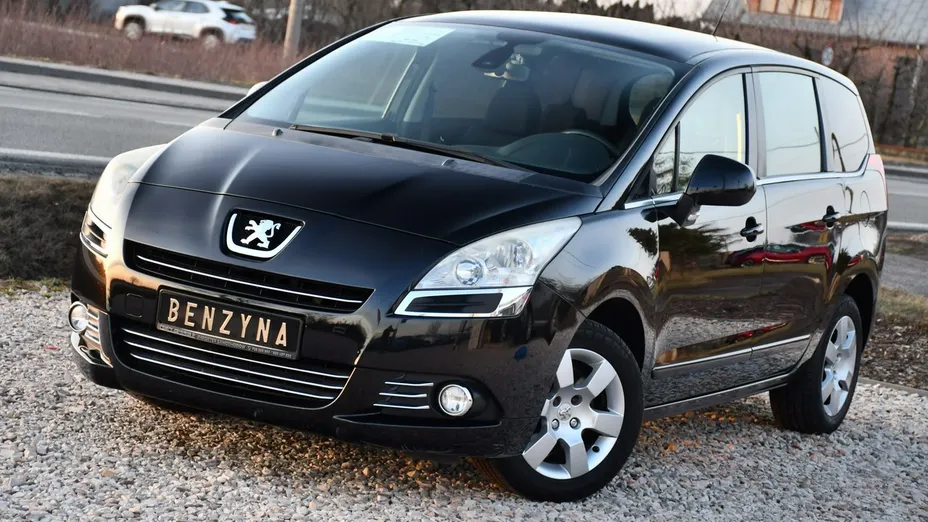 PEUGEOT 5008 -