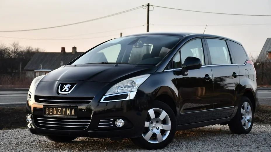PEUGEOT 5008 -