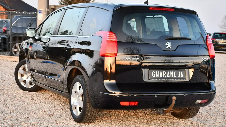 PEUGEOT 5008 -