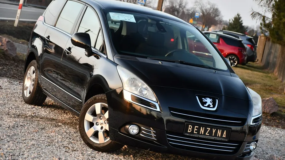 PEUGEOT 5008 -