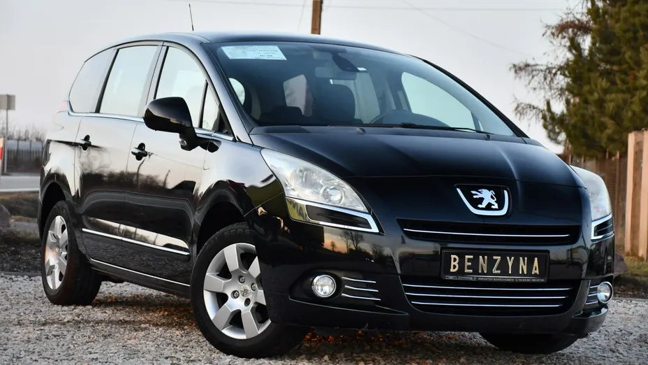 PEUGEOT 5008 -