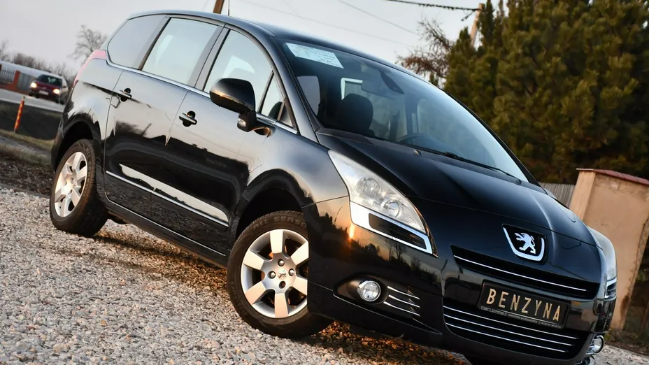 PEUGEOT 5008 -