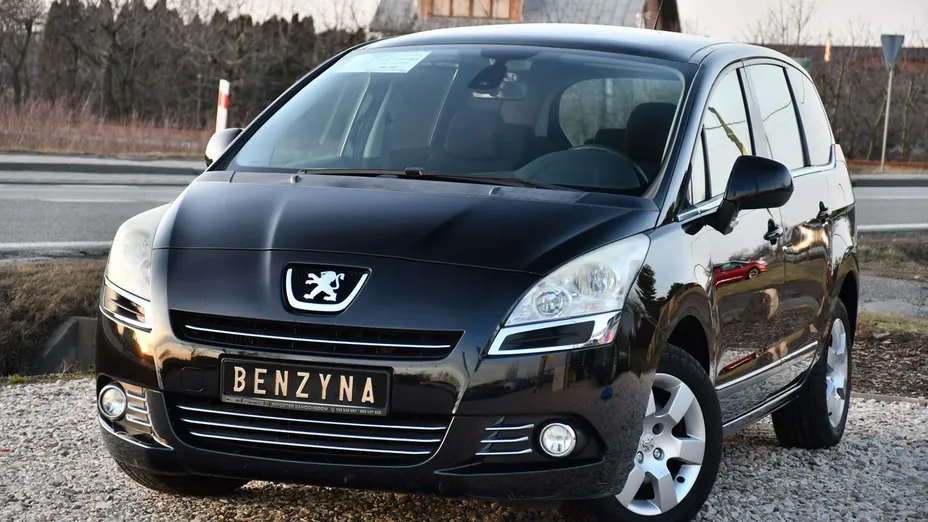 PEUGEOT 5008 -