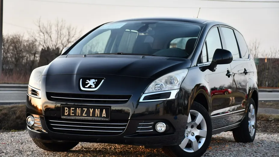 PEUGEOT 5008 -