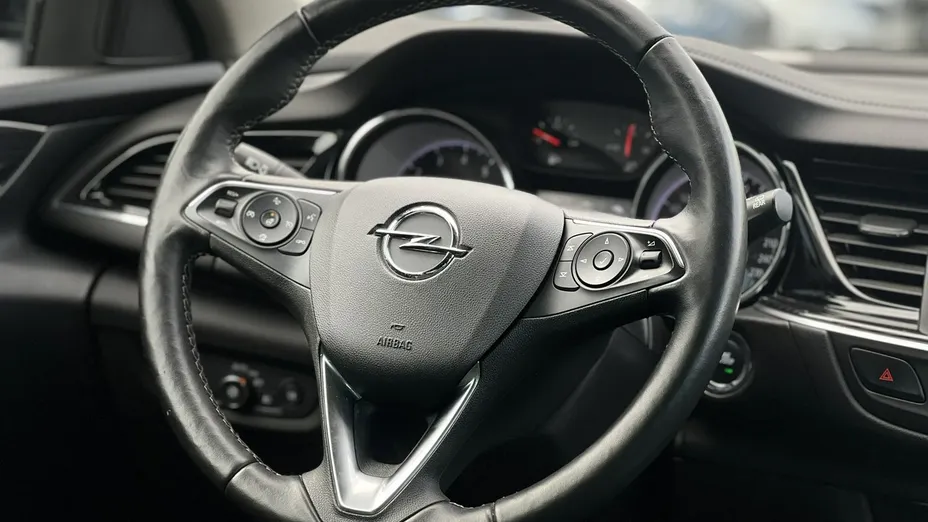 OPEL Insignia -