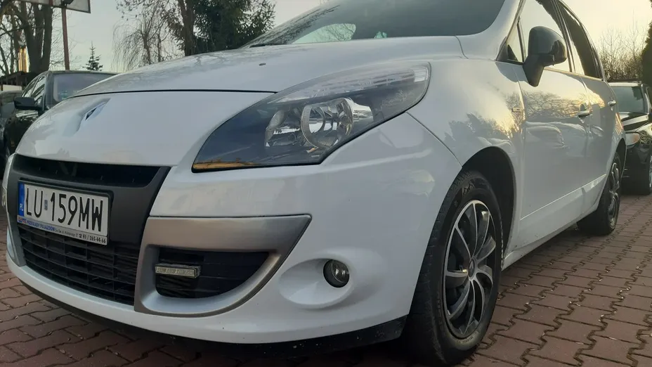 RENAULT Scenic -