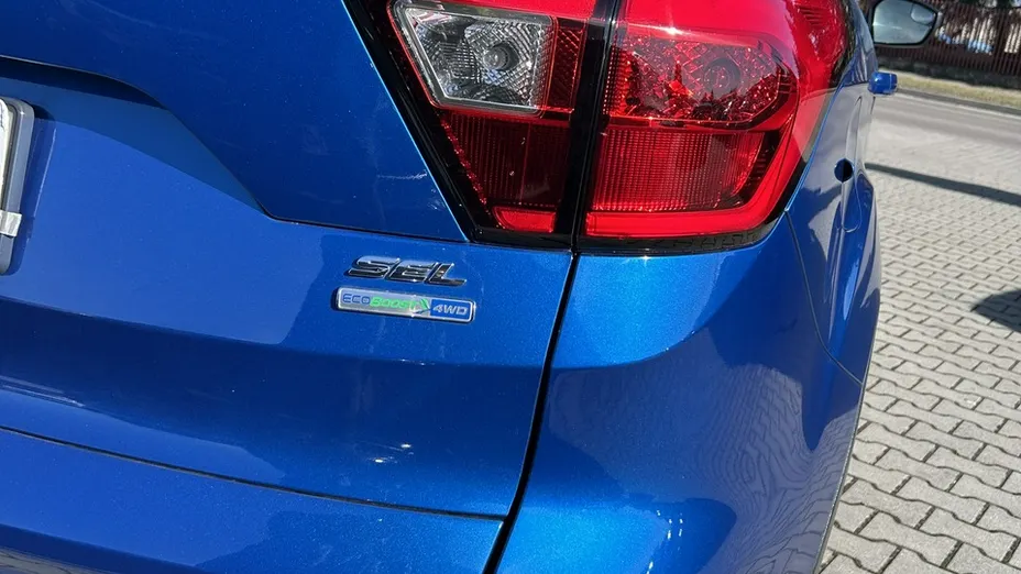 FORD Escape -