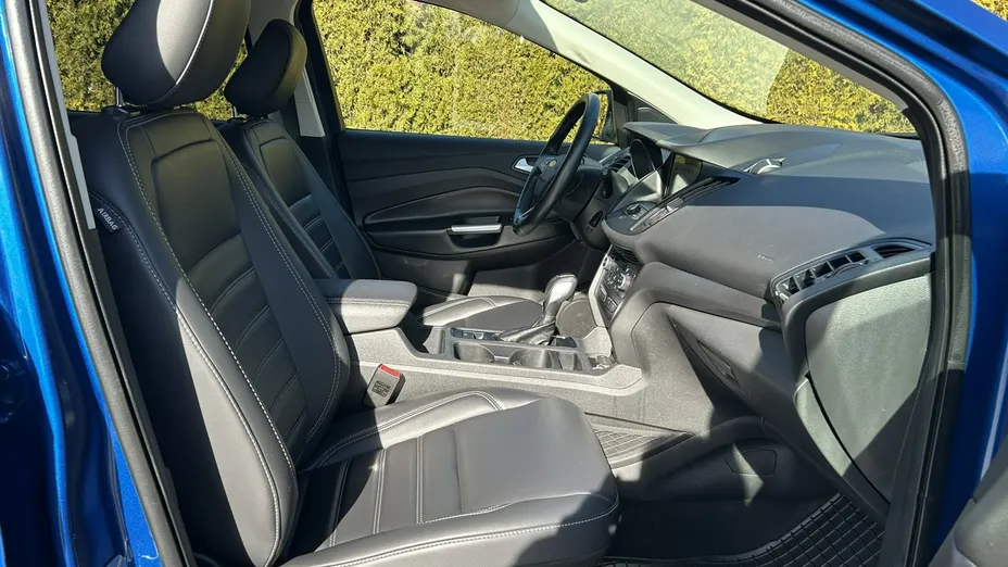 FORD Escape -
