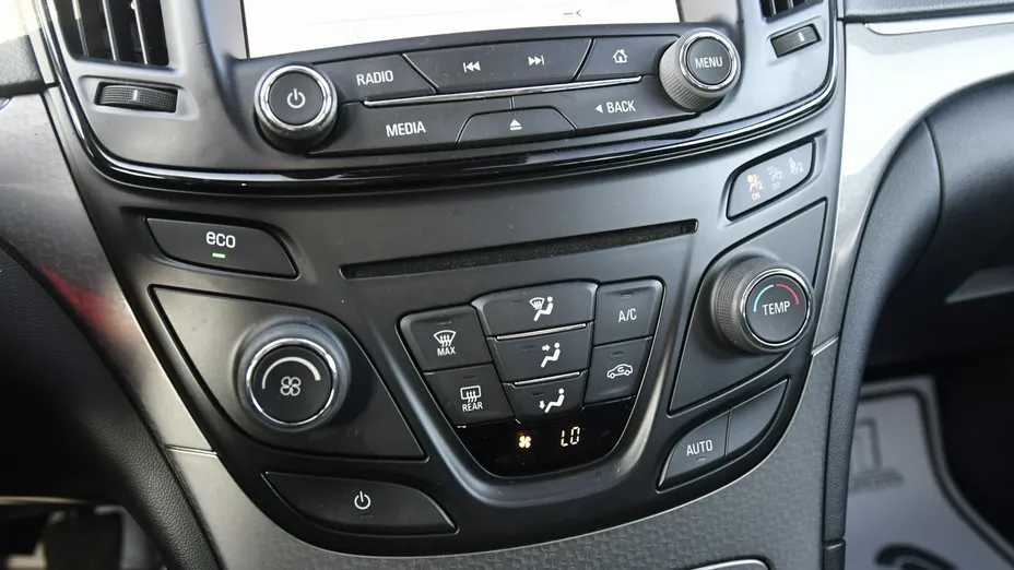 OPEL Insignia -