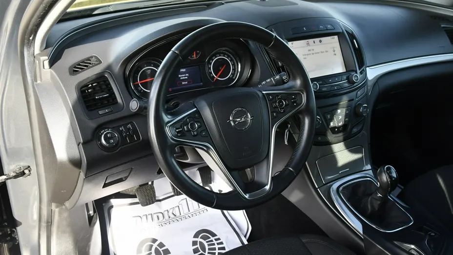 OPEL Insignia -