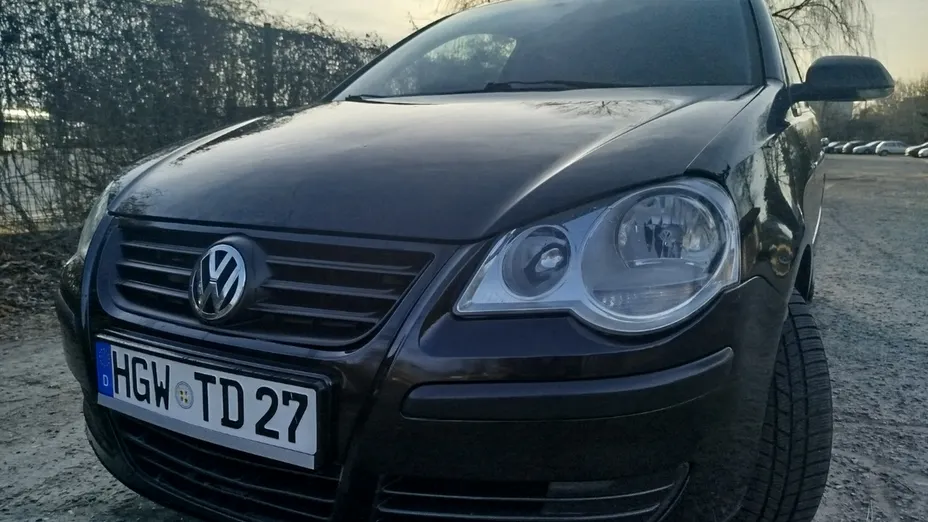 VOLKSWAGEN Polo -