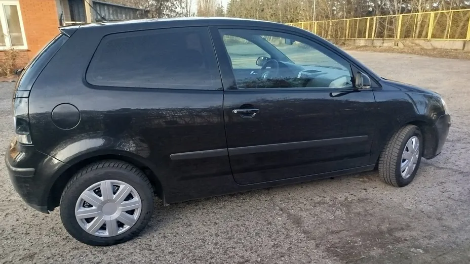 VOLKSWAGEN Polo -