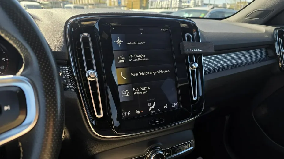 VOLVO XC40 -