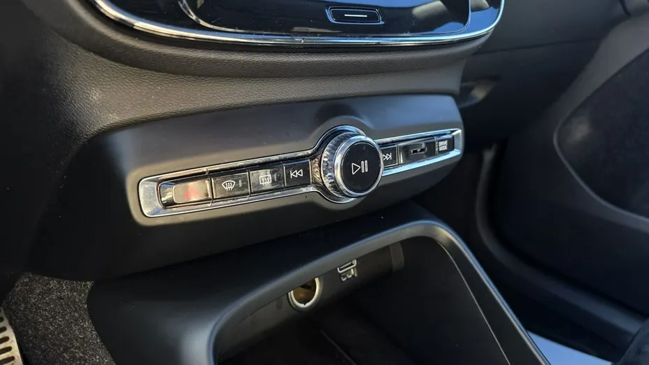 VOLVO XC40 -
