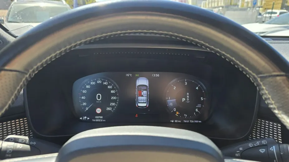 VOLVO XC40 -
