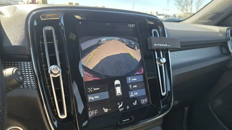 VOLVO XC40 -