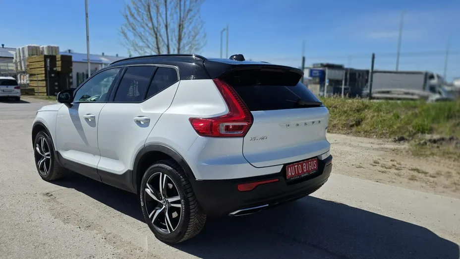 VOLVO XC40 -