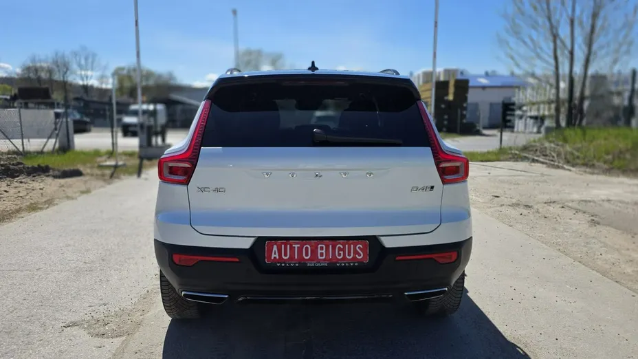 VOLVO XC40 -
