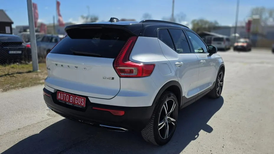 VOLVO XC40 -