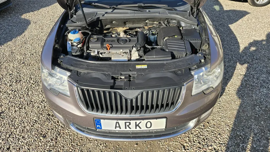 SKODA Superb -