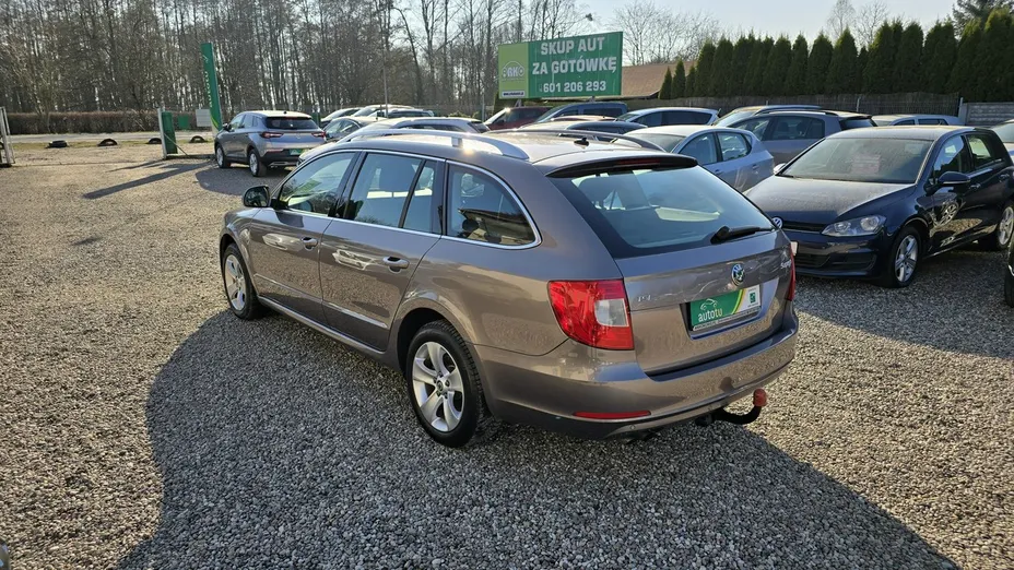 SKODA Superb -