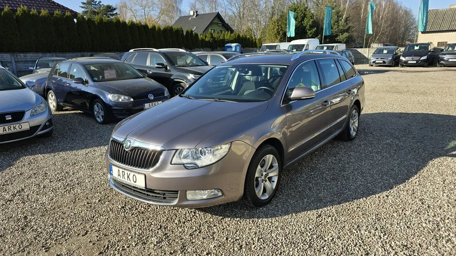 SKODA Superb -